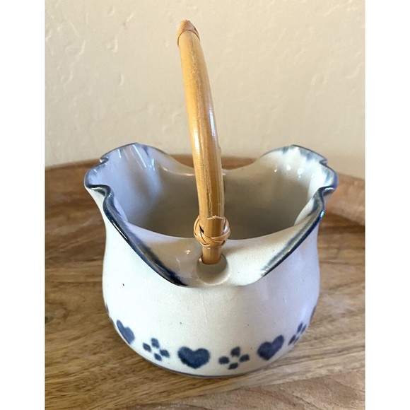 VTG Hart Street Pottery Basket Artist Janet Rodriguez Hearts Blue Bamboo Handle - Picture 3 of 6